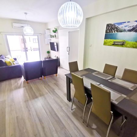 Beach-A-Holic Apartment, 2 Min Distance From Larnaca Marina 외부 사진