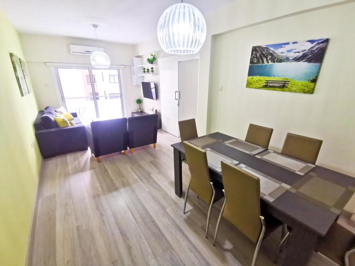 Beach-A-Holic Apartment, 2 Min Distance From Larnaca Marina 외부 사진