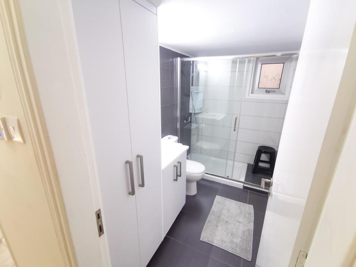 Beach-A-Holic Apartment, 2 Min Distance From Larnaca Marina 외부 사진