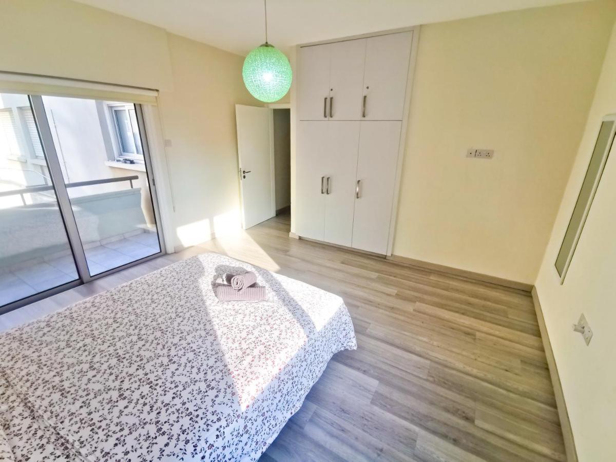 Beach-A-Holic Apartment, 2 Min Distance From Larnaca Marina 외부 사진