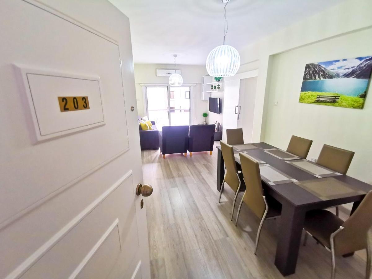 Beach-A-Holic Apartment, 2 Min Distance From Larnaca Marina 외부 사진