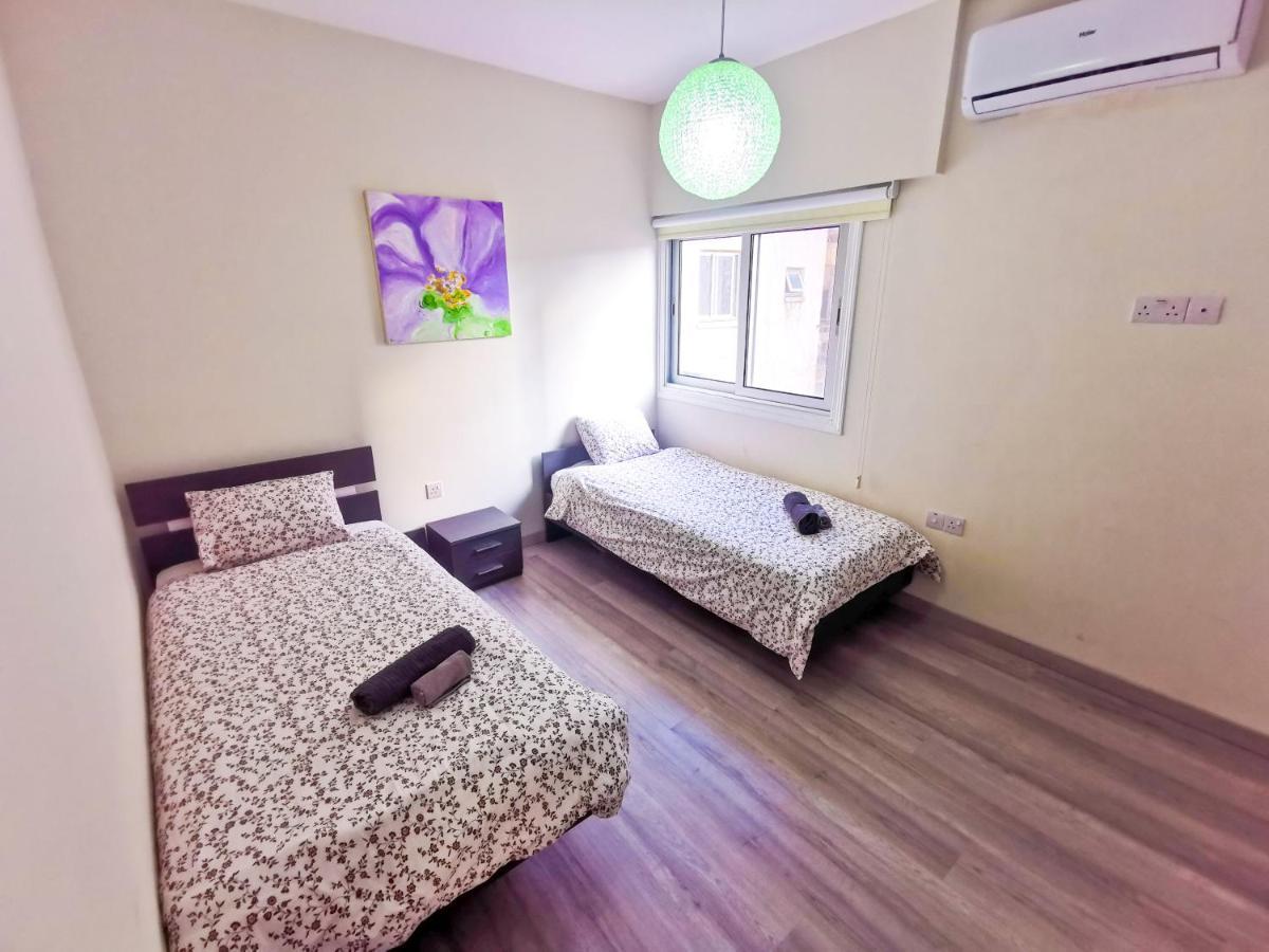 Beach-A-Holic Apartment, 2 Min Distance From Larnaca Marina 외부 사진