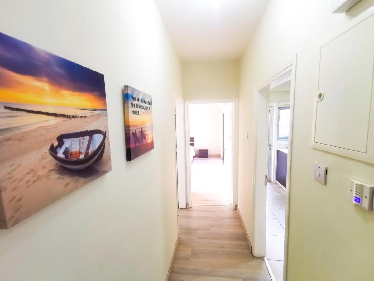 Beach-A-Holic Apartment, 2 Min Distance From Larnaca Marina 외부 사진