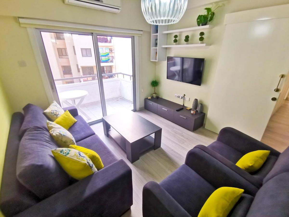Beach-A-Holic Apartment, 2 Min Distance From Larnaca Marina 외부 사진