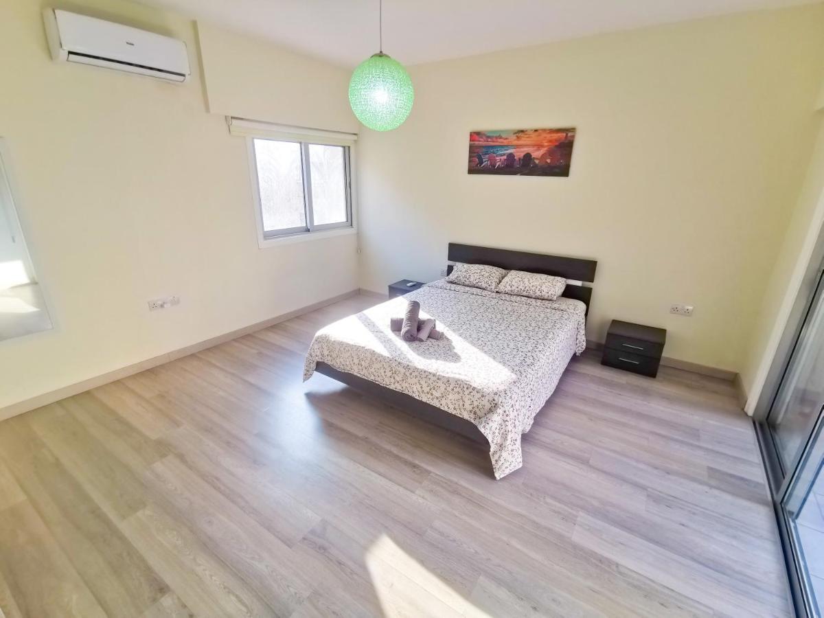 Beach-A-Holic Apartment, 2 Min Distance From Larnaca Marina 외부 사진